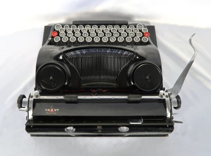 SS type writer by Groma in the original carrying case - Image 5