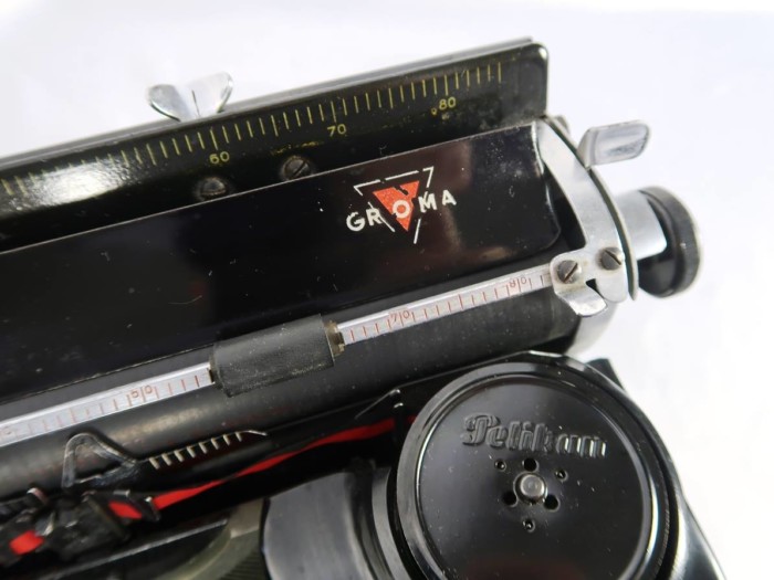 SS type writer by Groma in the original carrying case - Image 7