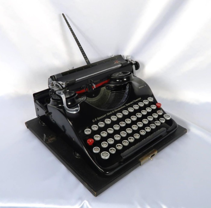 SS type writer by Groma in the original carrying case - Image 2