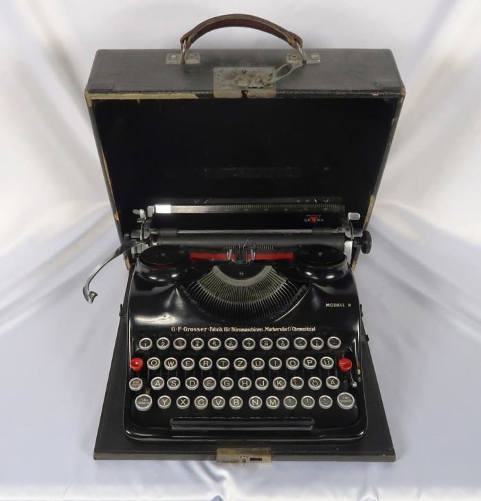 SS type writer by Groma in the original carrying case