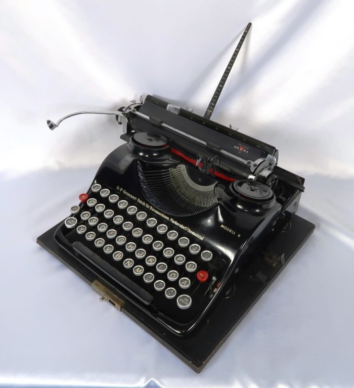 SS type writer by Groma in the original carrying case - Image 15
