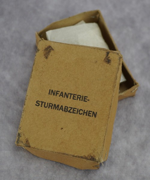 Carton for an Infantry Assault Badge