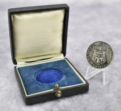 Cased Munich's Servants' and Workers' Foundation Achievement Medal