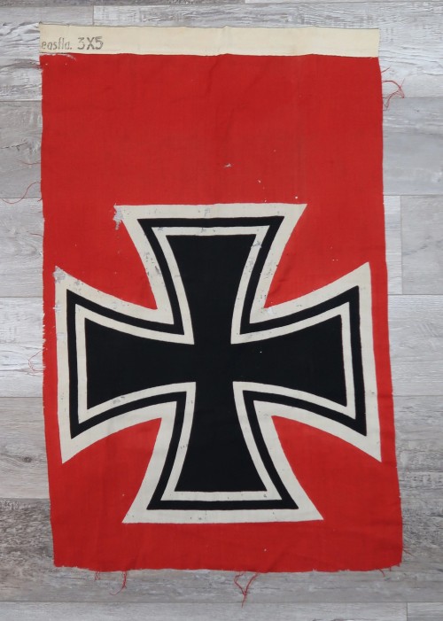 Cut 300x500 Reichskriegsflagge Iron Cross Section