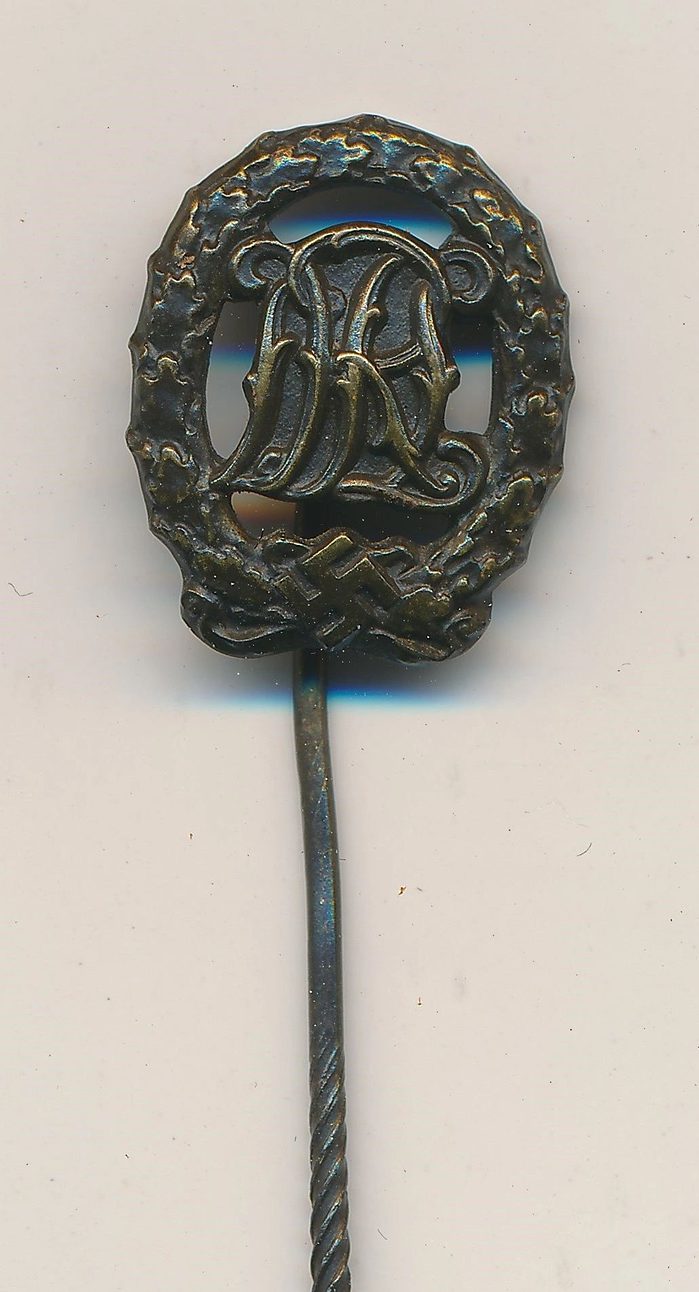 DRL Sports Badge in Bronze Stickpin