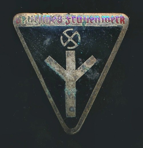 Deutsches Frauenwerk Enamel Badge