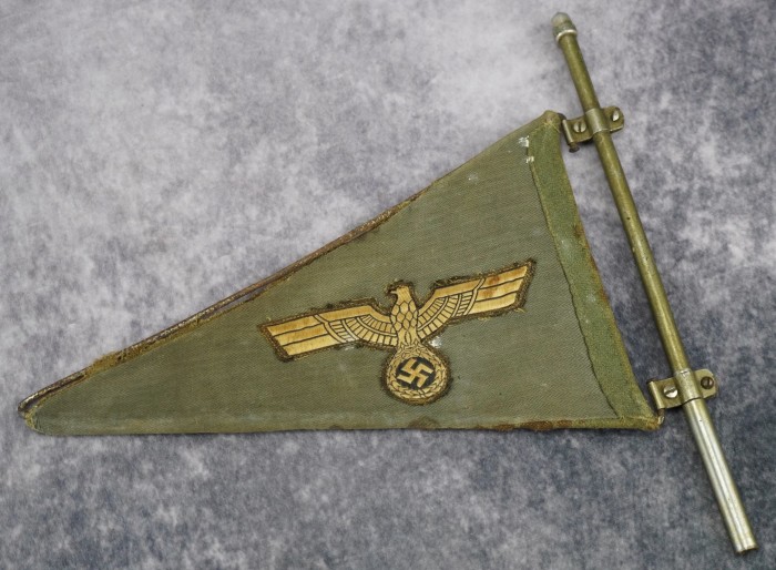 Double-sided Heer Officer Pennant w/ Mounting Pole