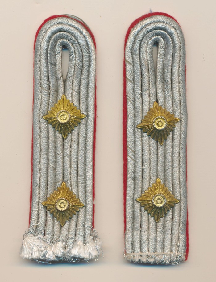 Heer Artillery Hauptmann Shoulder Boards