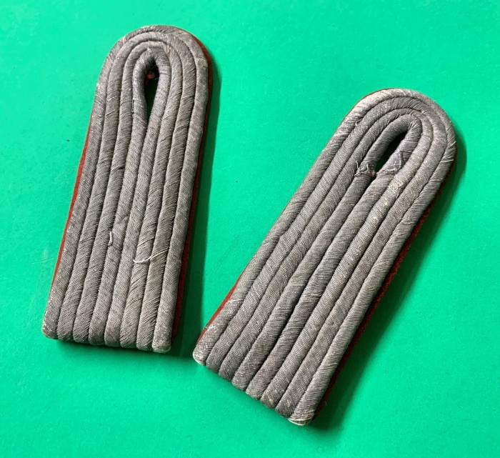 Heer Artillery Leutnant Shoulder Boards