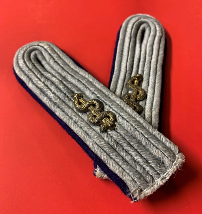 Heer Medical Leutnant Shoulder Boards