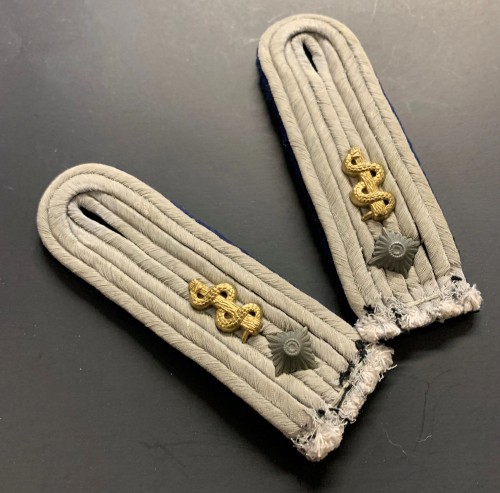 Heer Medical Oberleutnant Shoulder Boards