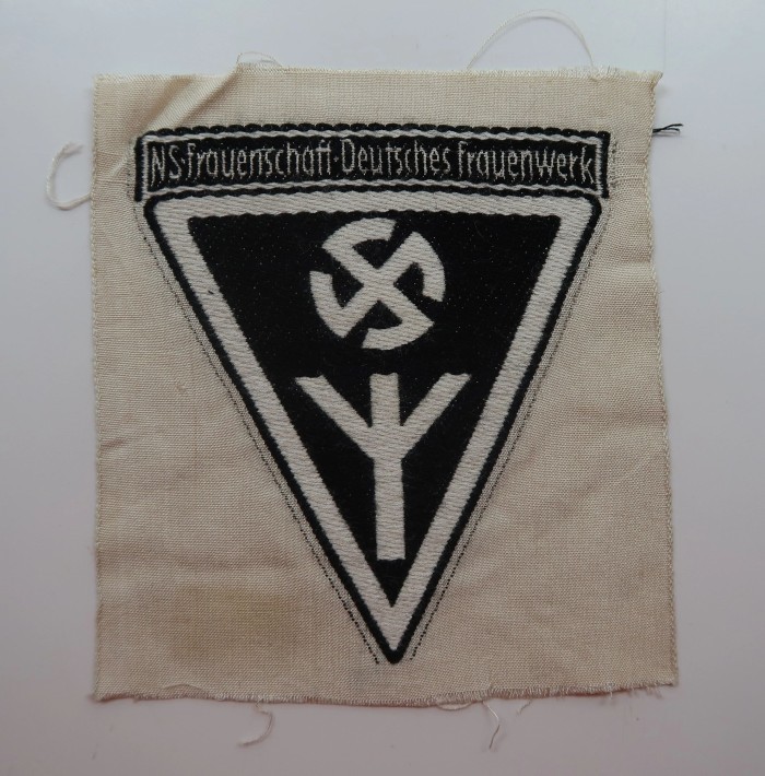 NS Frauenschaft & Deutsche Frauernwerk sport shirt insignia