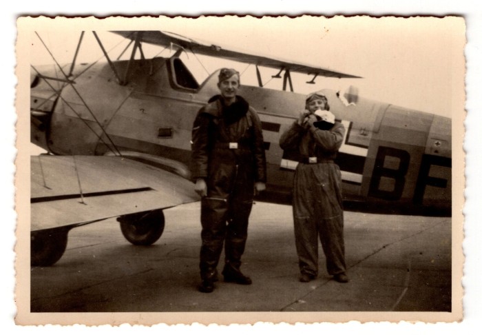 Photo of Luftwaffe Pilots w/ Aircraft