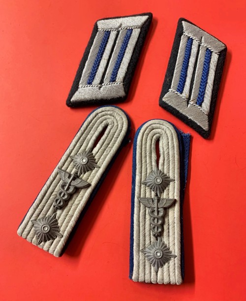 SOLD - Heer Medical Hauptmann Shoulder Boards & Collar Tabs Set