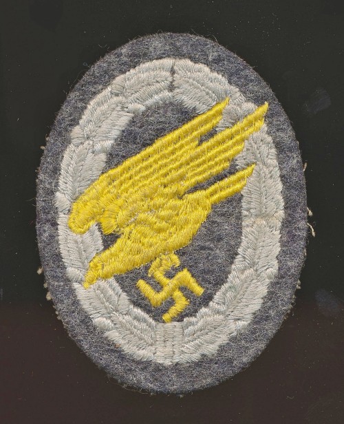 SOLD - Luftwaffe Fallschirmjäger Badge in Cloth