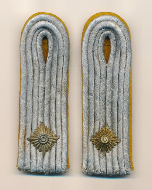 SOLD - Luftwaffe Flight Oberleutnant Shoulder Boards