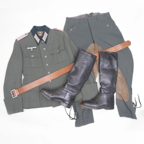 SOLD - Outstanding Heer Artillery Leutnant Uniform Grouping