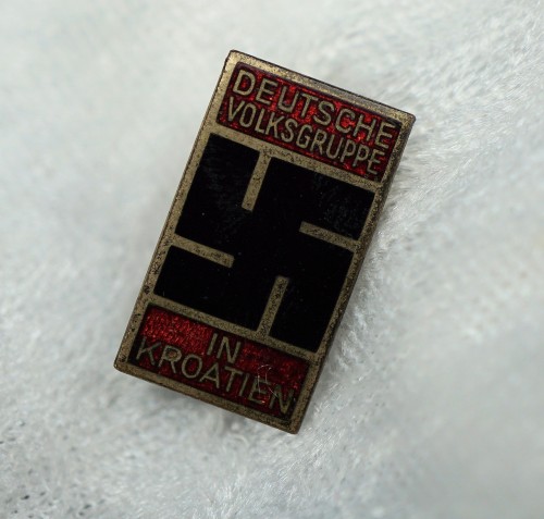 SOLD - RARE Deutsche Volksgruppe in Kroatien enamel pin