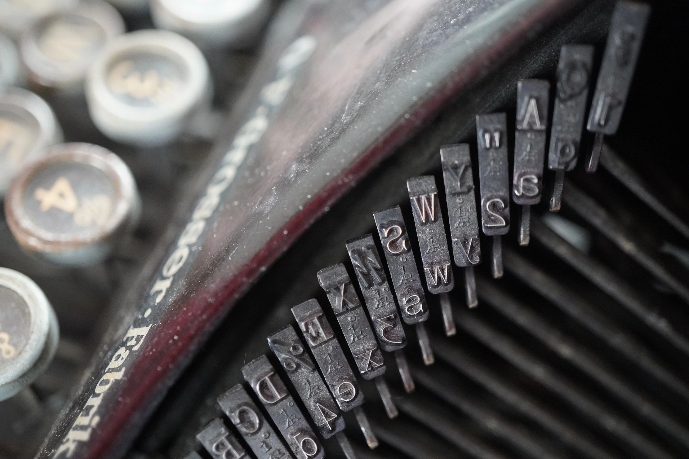 SOLD - SS Typewriter by Groma w/ Carrying Case - Image 5