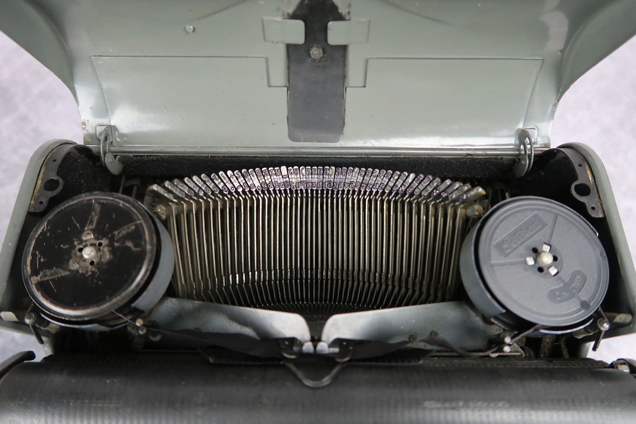 SOLD - SS type writer by Olympia in the original carrying case - Image 5