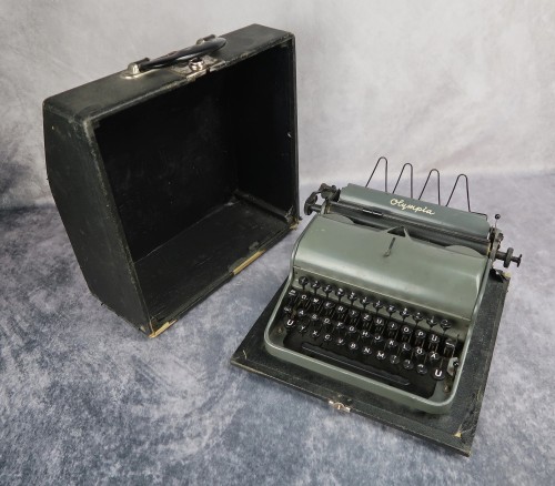 SOLD - SS type writer by Olympia in the original carrying case