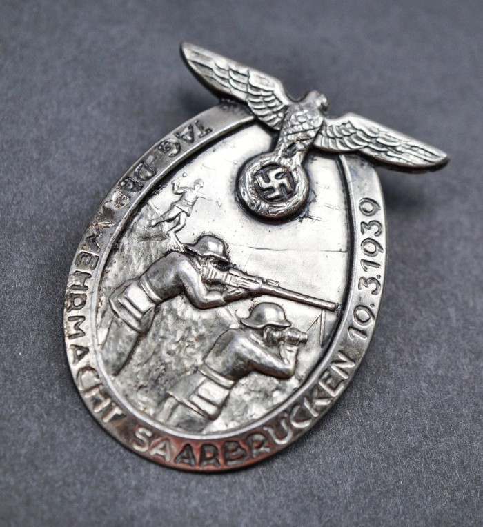 SOLD - Tag der Wehrmacht Saarbrücken 1939 Tinnie - Image 3