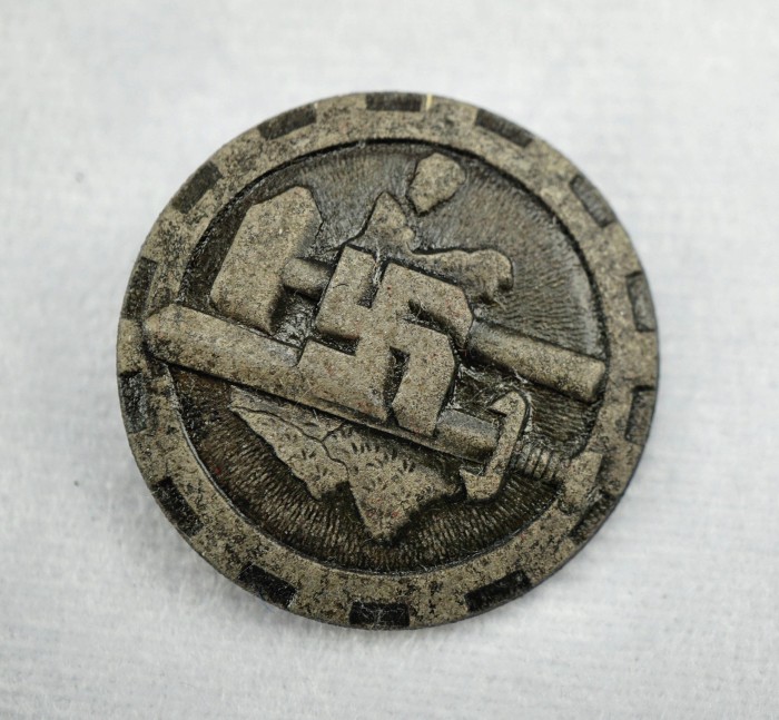 SOLD - Tag des Deutschen Handwerks 1938 Tinnie - Image 3
