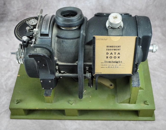 SOLD - WW2 US Army Navy mark I Air Force Corps M7 Norden Bombsight w/ wooden stand - Image 2
