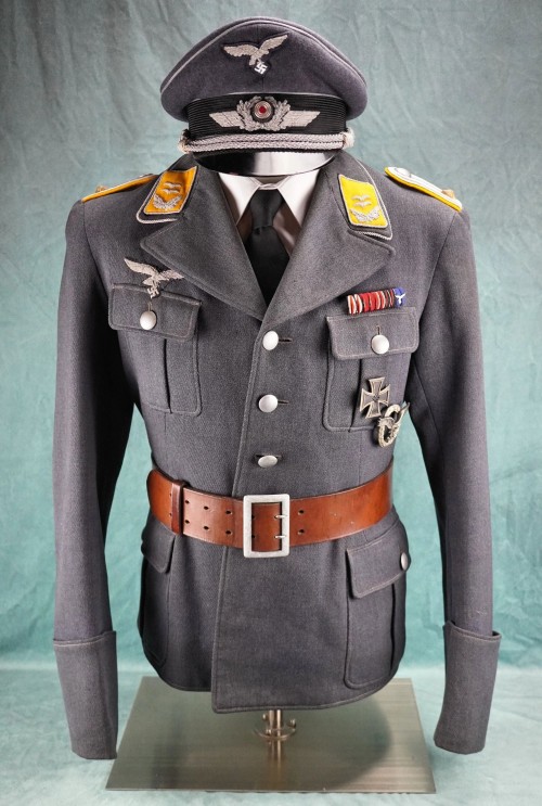 SOLD - service used Luftwaffe Flight/Para Oberleutnant Tunic