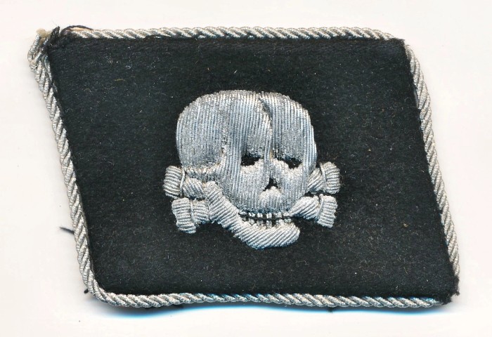 SS Totenkopf Officer Collar Tab in Bullion