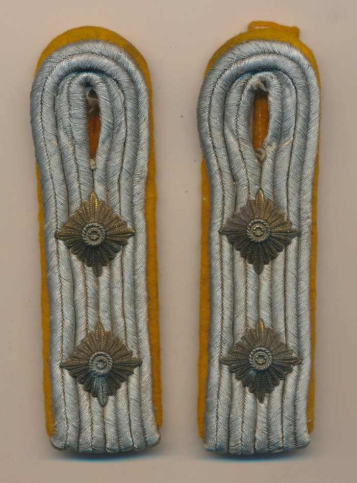 SOLD - Heer Cavalry Hauptmann Removable Shoulder Boards