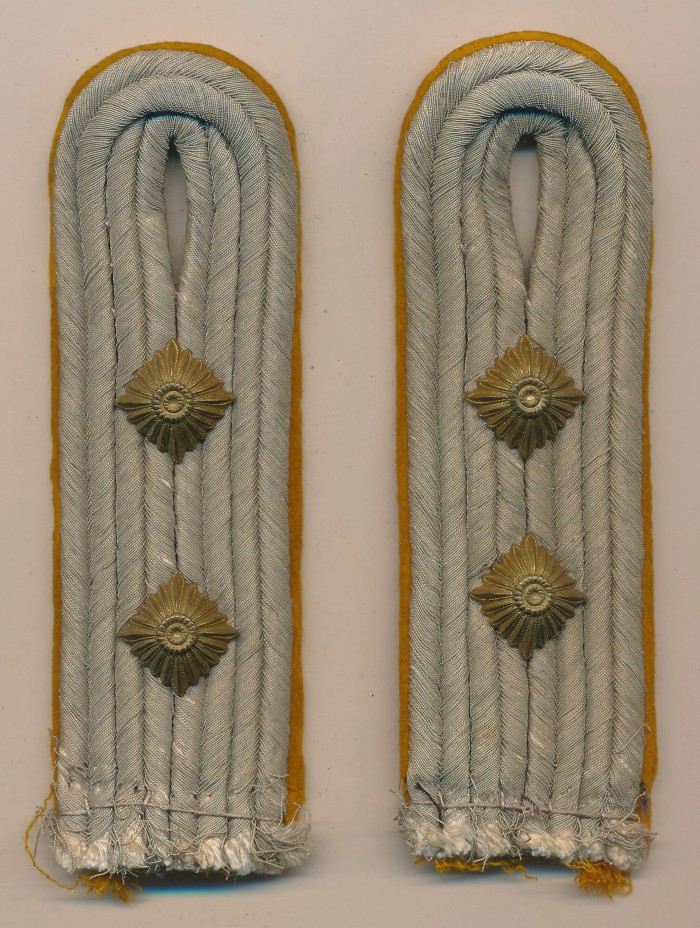 Heer Cavalry Hauptmann Shoulder Boards