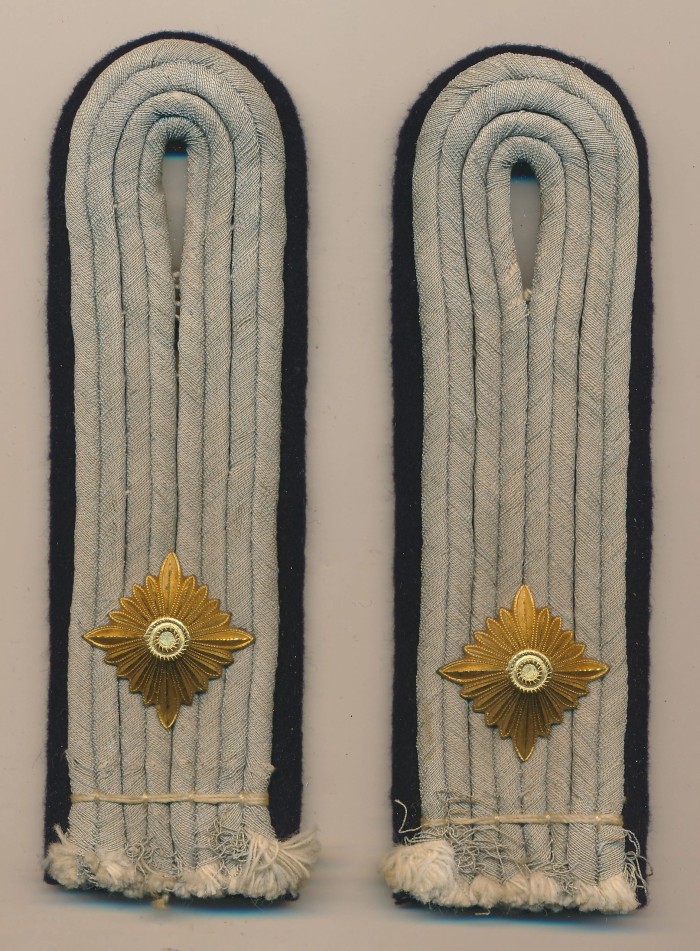 SOLD - Heer Pioneer Oberleutnant Shoulder Boards