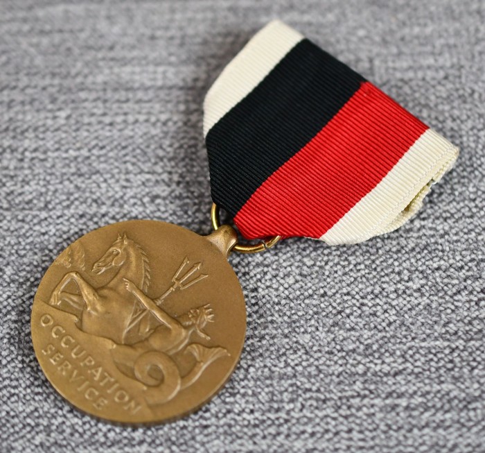 US Navy Occupation Medal w/ Box - Image 4