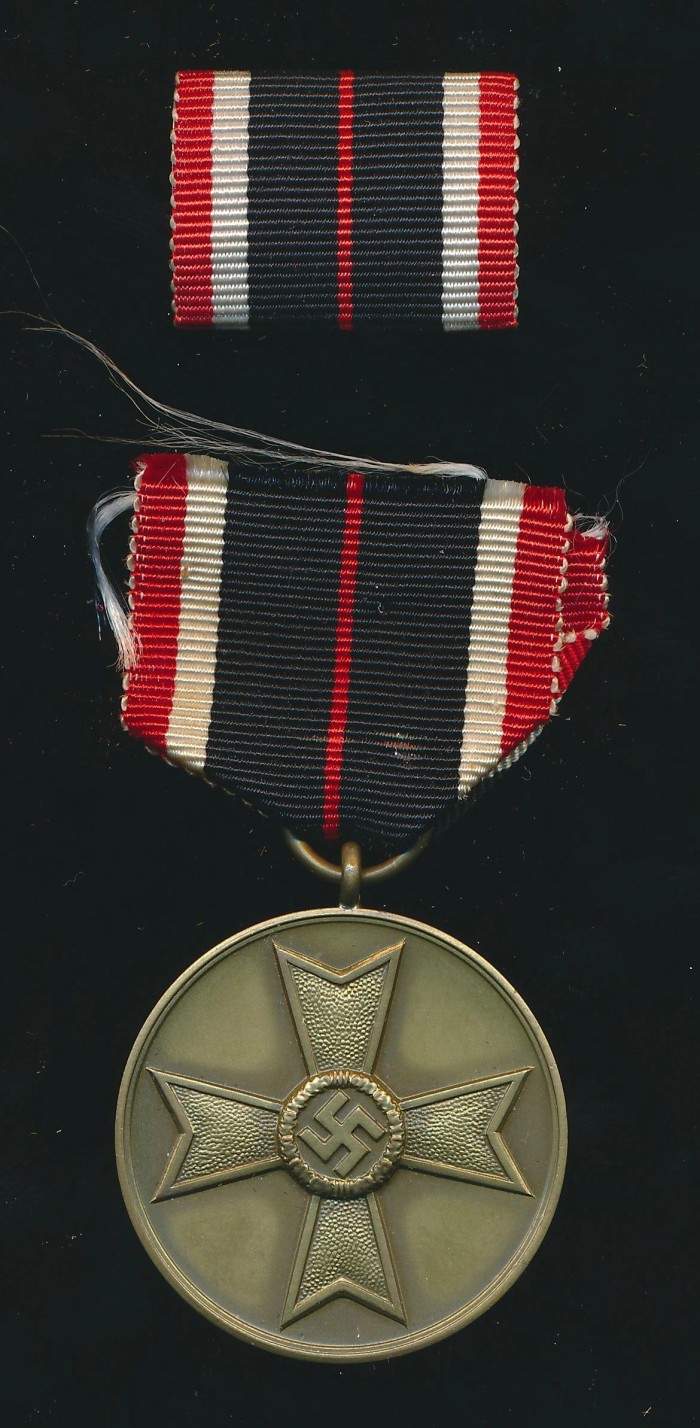 War Merit Medal w/ Ribbon Bar