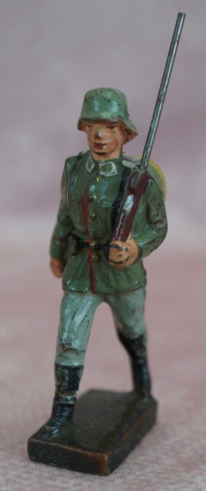 Heer Toy Soldier produced by Lineol