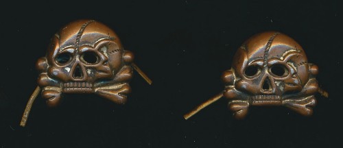 SOLD - Pair of Heer 5th Cavalry Regiment Traditions Badge Skulls