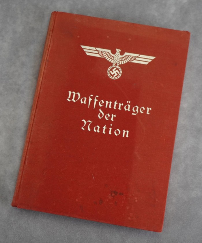 Waffenträger der Nation Book